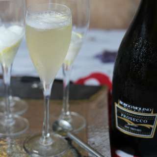 Lemon Delicious Prosecco Cocktails
