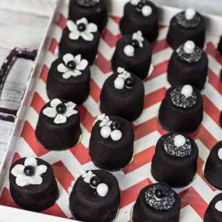 Black Jewel cupcakes