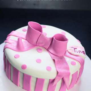 Pretty Ribbon Bow Cake