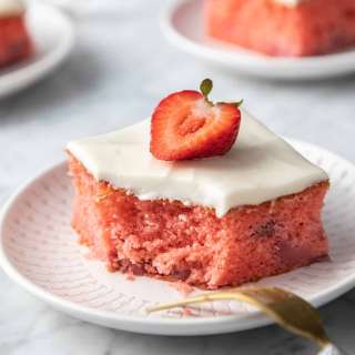 Easy Strawberry Cake