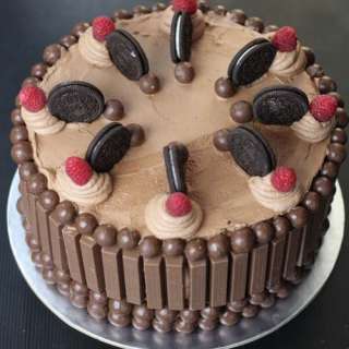 Chocolate Cake with Kit Kat's