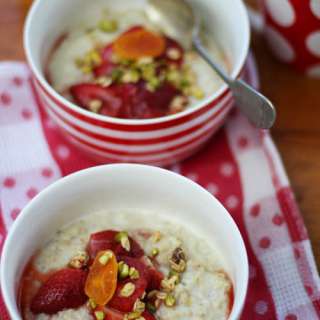 Poached Strawberries with Oats and Maple syrup