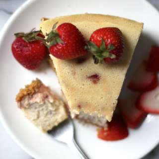 Roasted Strawberry Greek Yogurt Cheesecake