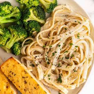 Quick and Easy Fettuccine Alfredo for One