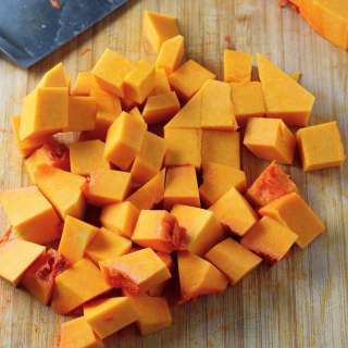 Sunday Suppers: Spicy Sriracha Black Bean and Butternut Squash Chili