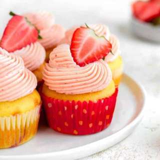 Easy Strawberry Cupcakes