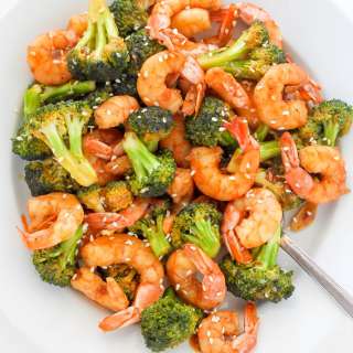 20-Minute Skinny Sriracha Shrimp and Broccoli