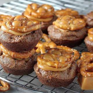 Salted Caramel Pretzel Crunch Brownie Bites