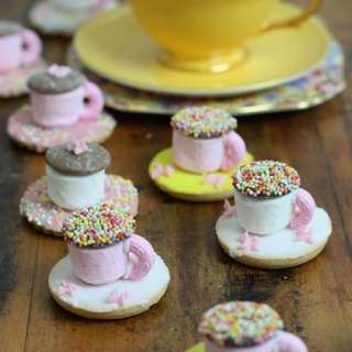 Tiny Party Cups and Saucers for kids