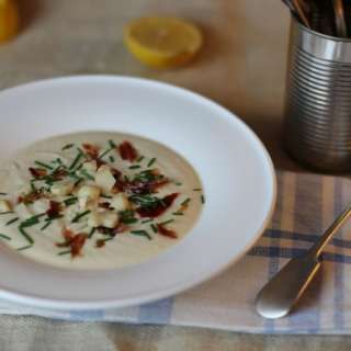Cauliflower Macadamia Soup with Lemon
