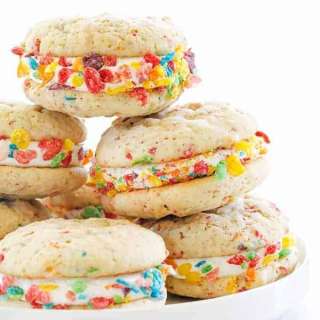 Fruity Pebbles Whoopie Pies
