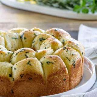 Garlic Parmesan Pull-Apart Bread