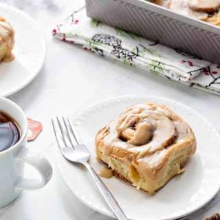 Overnight Toffee Cinnamon Rolls