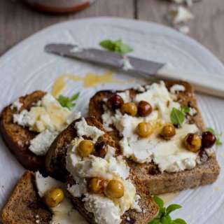 Purple Wheat Bread, Goat cheese and Truffled honey:
