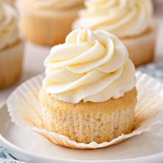 Classic Vanilla Cupcakes