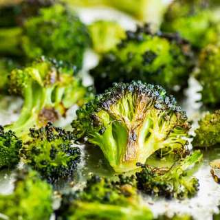 How to Cook Broccoli in the Oven (The BEST Crispy Oven-roasted Broccoli)