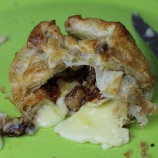 Baked Brie Mustard fruits and walnuts