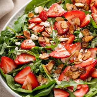 Strawberry Salad with Spinach and Arugula
