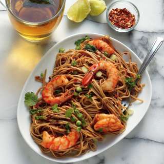 Super Simple Garlic and Ginger Shrimp Soba Noodles