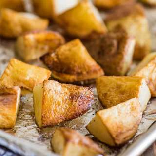 Crispy Roasted Red Potatoes (Easy!)