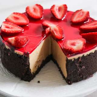 Caramelised White Chocolate and Strawberry Cheesecake