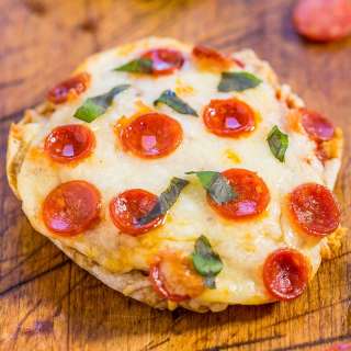 Easy Mini Pepperoni Pizzas