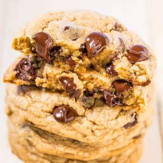 Mrs. Fields Chocolate Chip Cookies {Copycat}