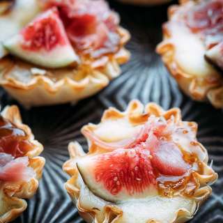 Baked Brie Bites with Figs and Prosciutto