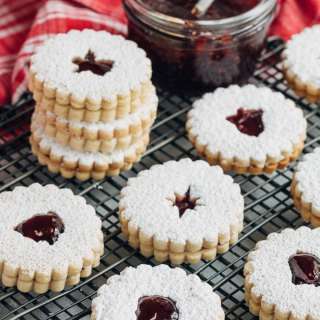Linzer Cookies