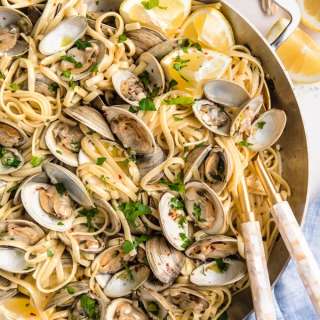Linguine with Clams (Linguine alle Vongole)