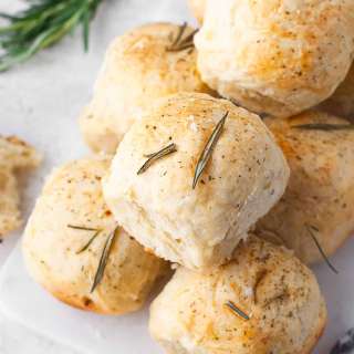 Garlic Herb Dinner Rolls