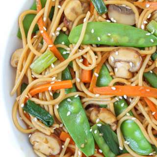 Asian Spaghetti with Garlic and Vegetables