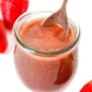 Strawberry Balsamic Dressing (Oil-Free)