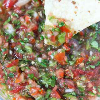 Fresh Garden Salsa (Easy!)