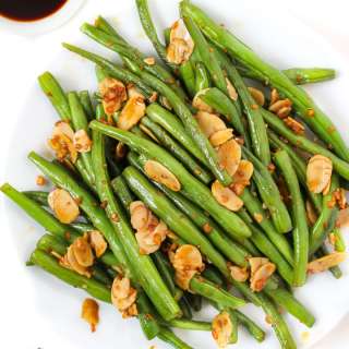 Green Beans with Almonds & Garlic (Easy!)