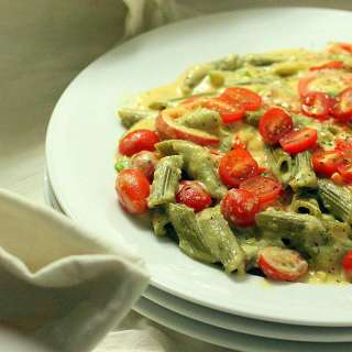 Spinach Penne with Red Bell peppers, Cherry tomatoes in Chipotle Habanero garlicky Cashew cream sauce. vegan