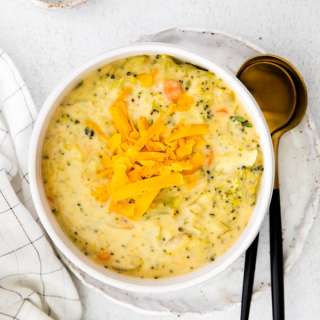 Instant Pot Broccoli Cheddar Soup