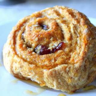 Carrot Cake Sticky Rolls (vegan)
