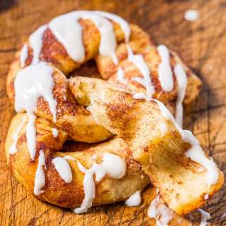 Cinnabon Cinnamon Sugar Pretzels with Cream Cheese Glaze