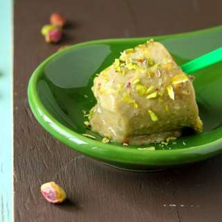 Pistachio Almond Cardamom Popsicle - Pista Kulfi - vegan glutenfree