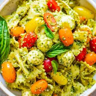 Tomato and Mozzarella Pesto Pasta Salad