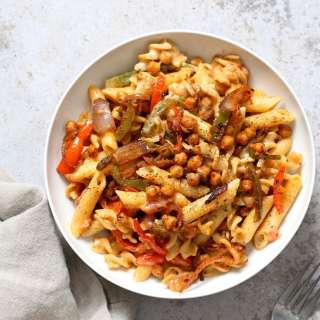 Vegan Fajita Pasta with Chickpeas and Peppers