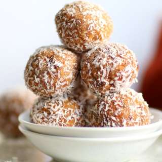 Vegan Carrot Cake Bites Recipe