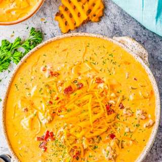 Slow Cooker Cheeseburger Soup