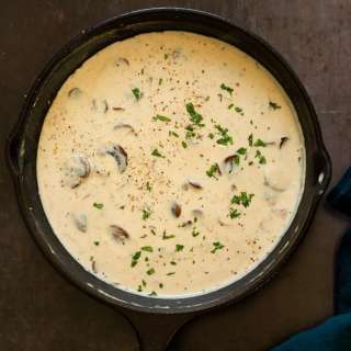 Vegan Mushroom Sauce (Oilfree Creamy Mushroom Wine Sauce)