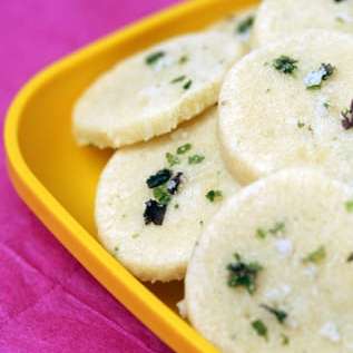 Seaweed Cookies, or Petites Galettes au fleur de sel aux algues