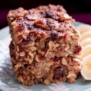 Vegan Banana Bread Oatmeal Bars with Cinnamon Crumb