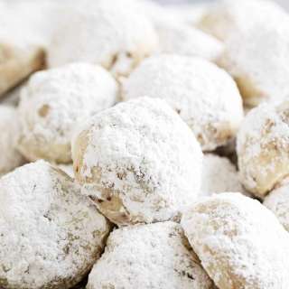 Mexican Wedding Cookies (Snowball Cookies)