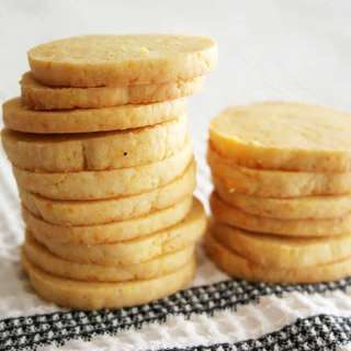 Cheddar Cornmeal Icebox Crackers