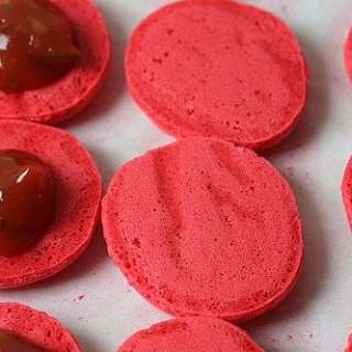Ketchup Macarons
